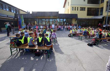 SPREJEM PRVOŠOLČKOV CERKNICA 04 FOTO LJUBO VUKELIČ